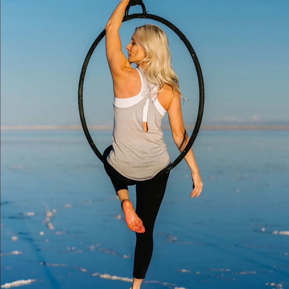 ZYIA grey twist and flow tank. Size small